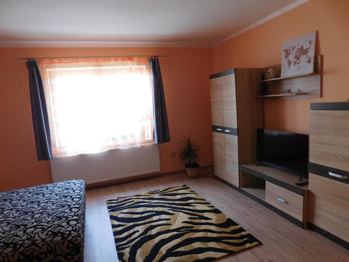 Lovas Vendégház Obanya Exterior foto
