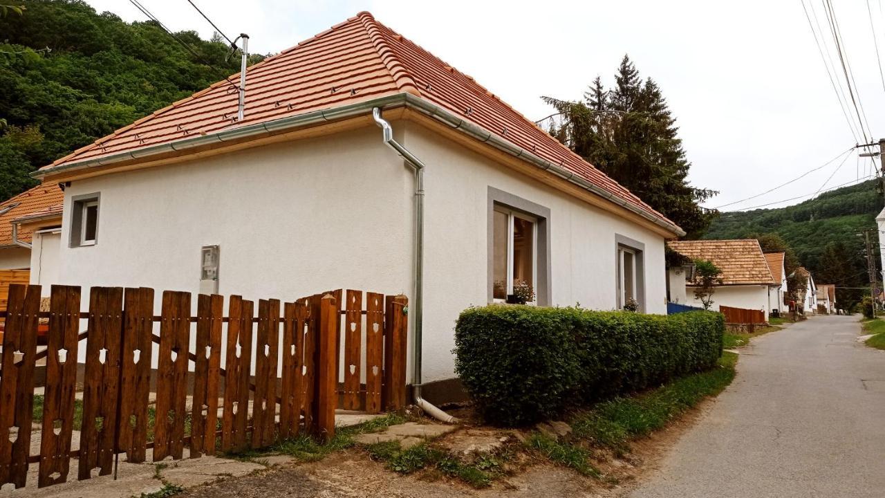Lovas Vendégház Obanya Exterior foto