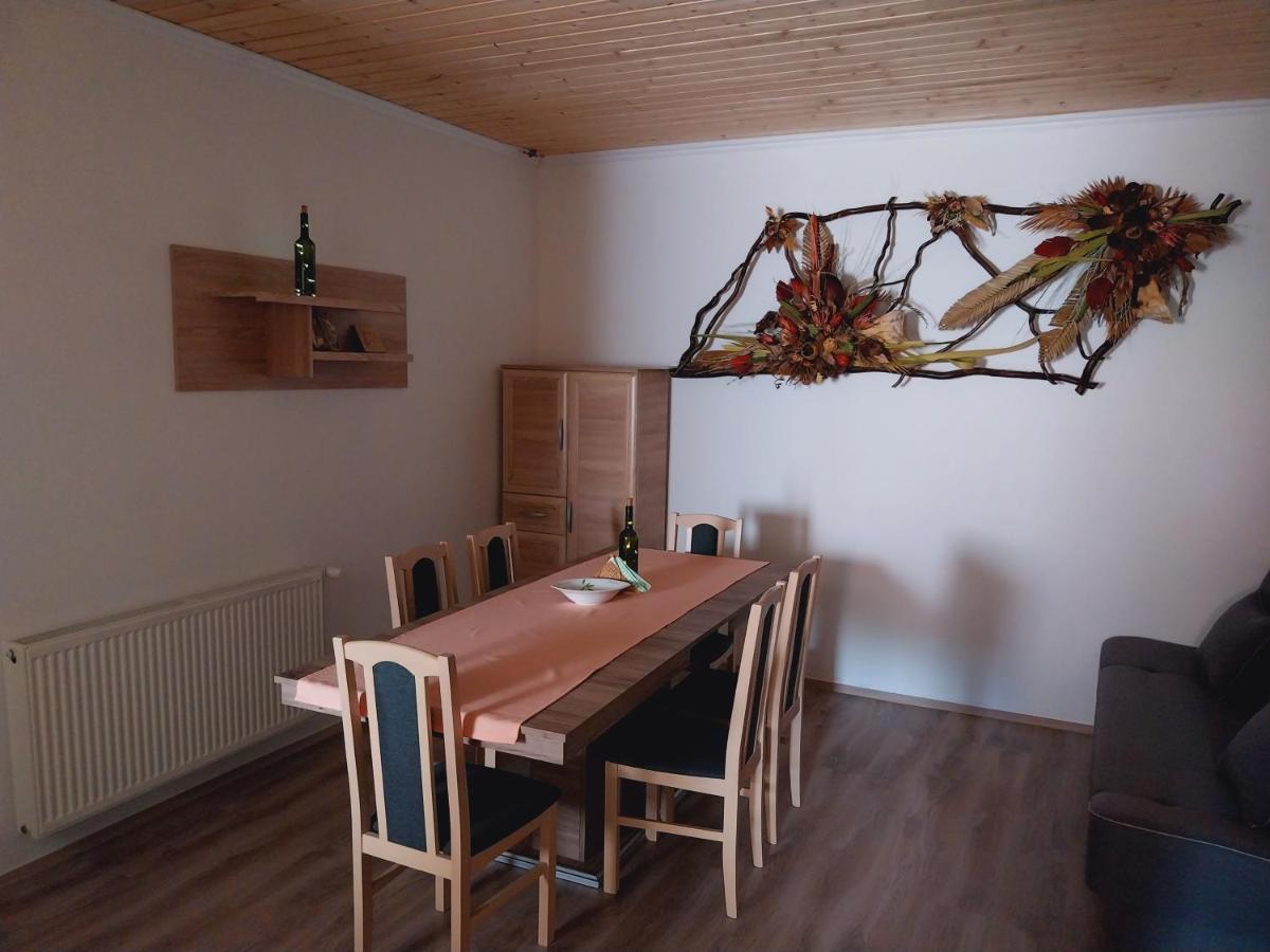 Lovas Vendégház Obanya Exterior foto